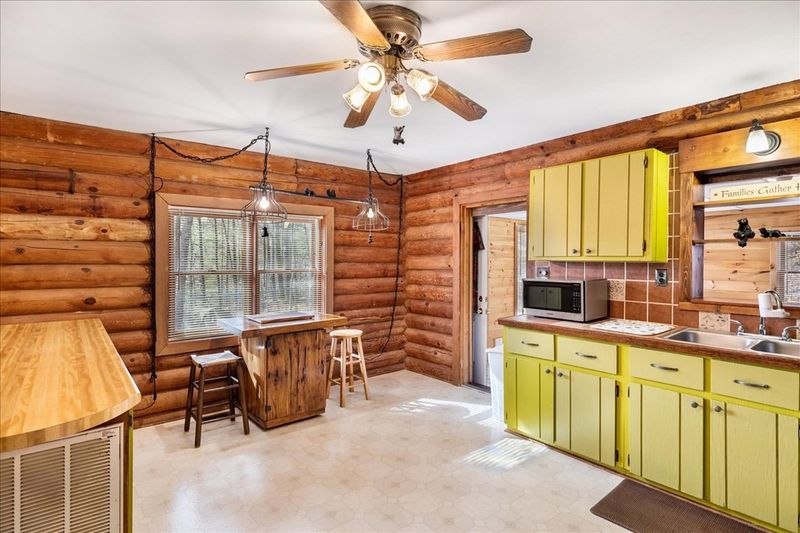 1209 Honeysuckle Ln, Sevierville, TN 37876