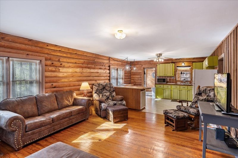 1209 Honeysuckle Ln, Sevierville, TN 37876