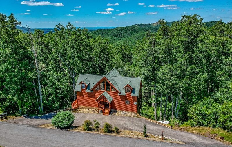 2636 Cloud View Dr, Sevierville, TN 37862