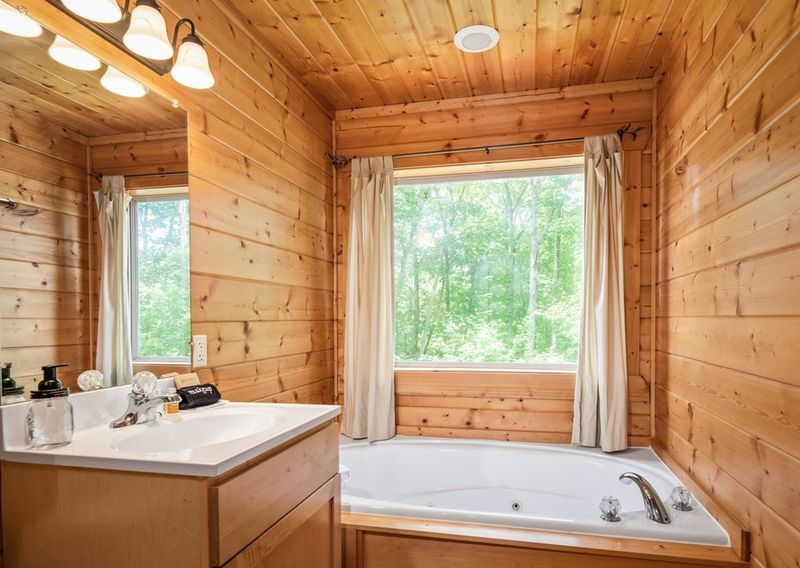 2636 Cloud View Dr, Sevierville, TN 37862