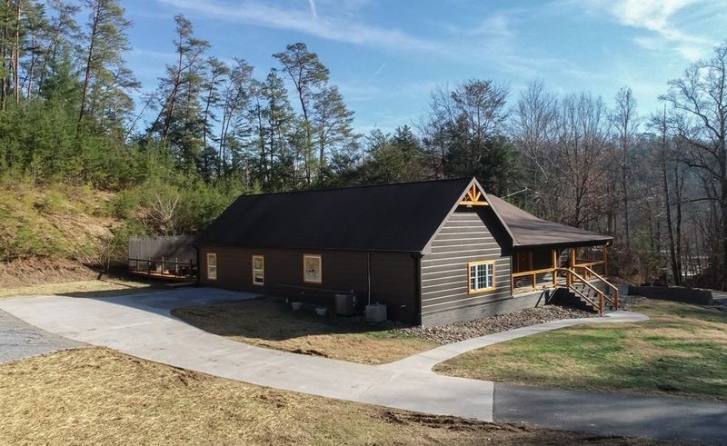 1998 Waldens Creek Rd, Sevierville, TN 37862