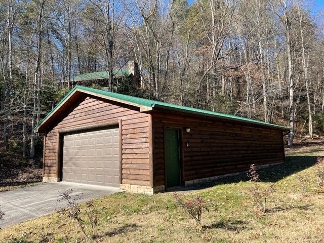 1027 Silver Poplar Ln, Sevierville, TN 37876