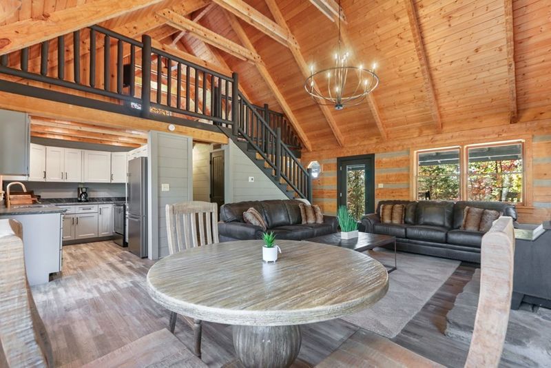 2034 Bluff Mountain Rd, Sevierville, TN 37876