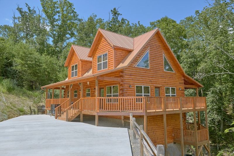 1036 Timber Woods Dr, Sevierville, TN 37862