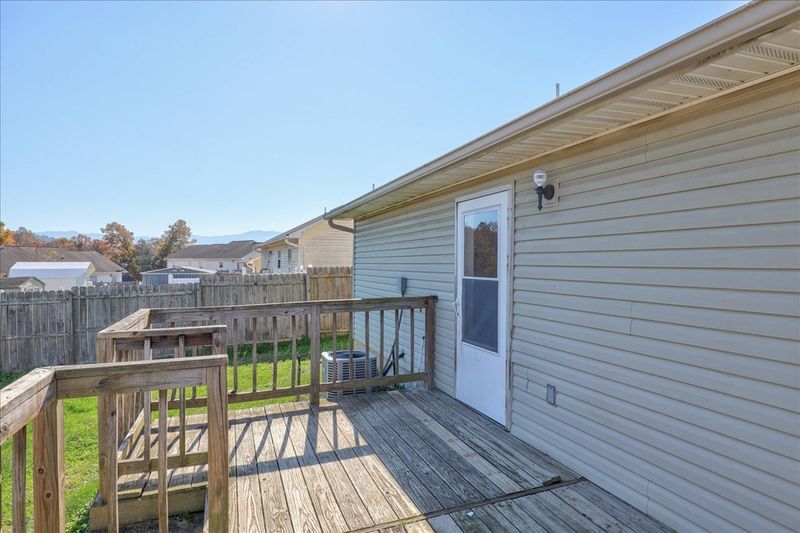 214 Gray Slate Cir, Sevierville, TN 37876