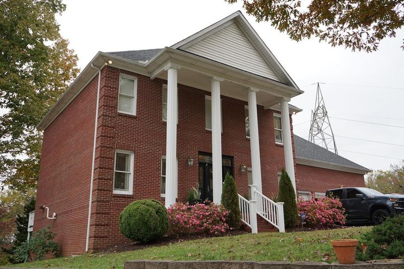 109 Nathan Ln, Oak Ridge, TN 37830