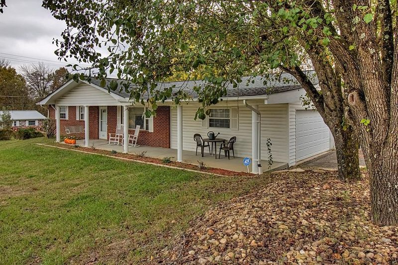 1132 Mayors Dr, Sevierville, TN 37862