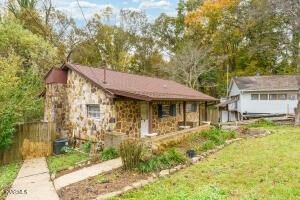 689 Outer Dr, Oak Ridge, TN 37830