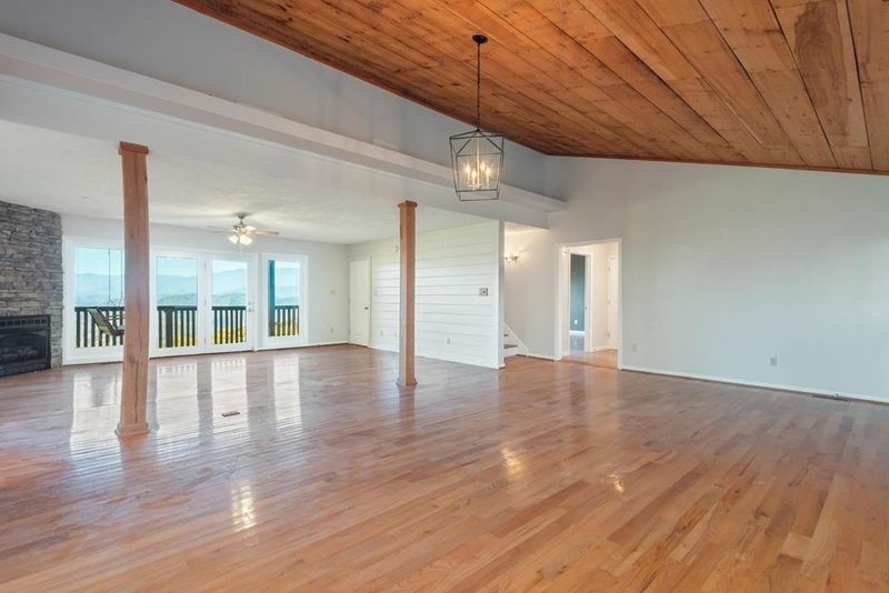 706 Shell Mountain Rd, Sevierville, TN 37876