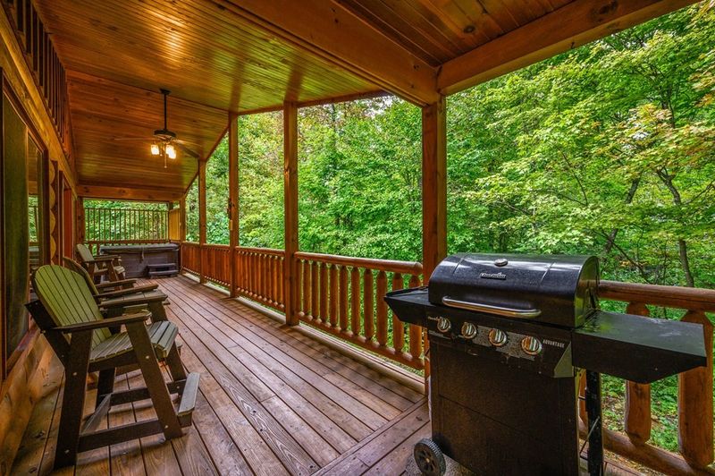 1027 Franklin Ln, Sevierville, TN 37876
