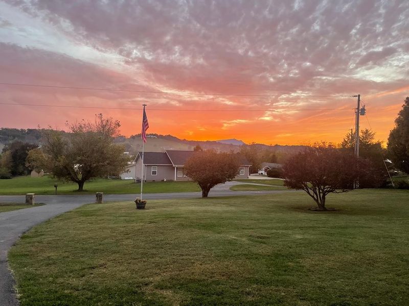 2145 Red Bank Cir, Sevierville, TN 37876