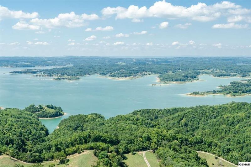 90 Lake Haven Way, Sevierville, TN 37876