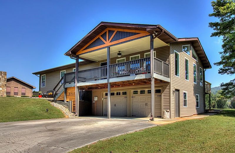 3721 Pleasant View Ln, Sevierville, TN 37862