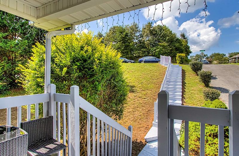 1481 Jasmine Trl, Sevierville, TN 37862