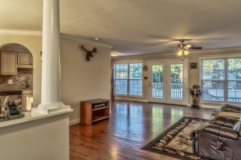 2504 Covington Cir, Sevierville, TN 37876