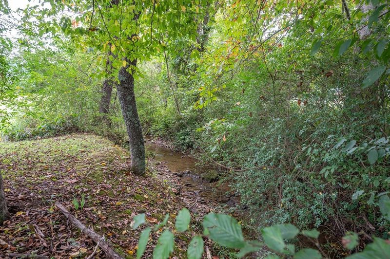 2225 Meadowbrook Ln, Sevierville, TN 37862
