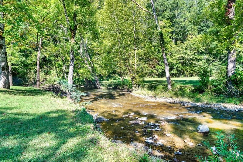 2069 Creek Hollow Way, Sevierville, TN 37862