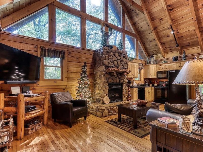 2241 Beach Front Dr #DANCINGBEARFOOT, Sevierville, TN 37876
