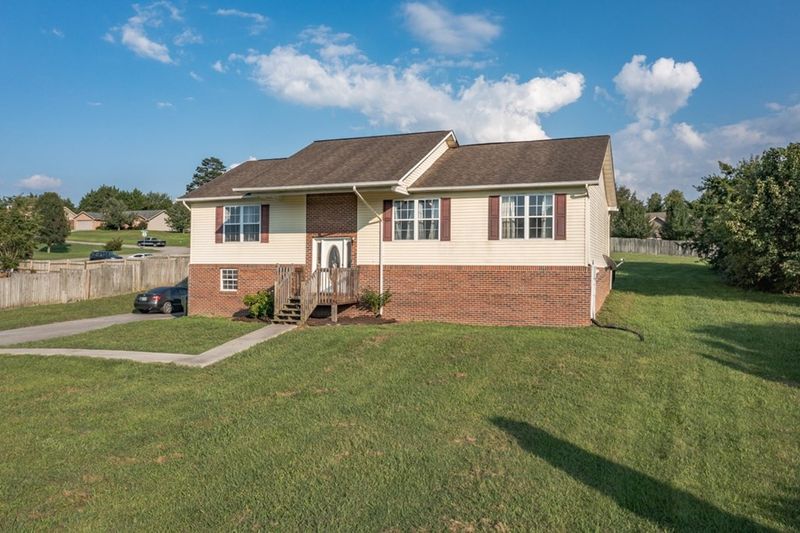 1590 Jasmine Trl, Sevierville, TN 37862