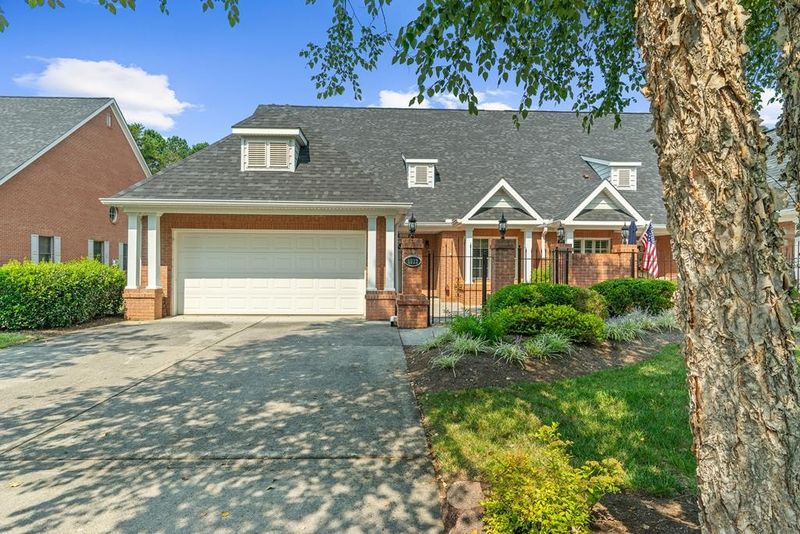 1022 Fine Glen Dr, Sevierville, TN 37862