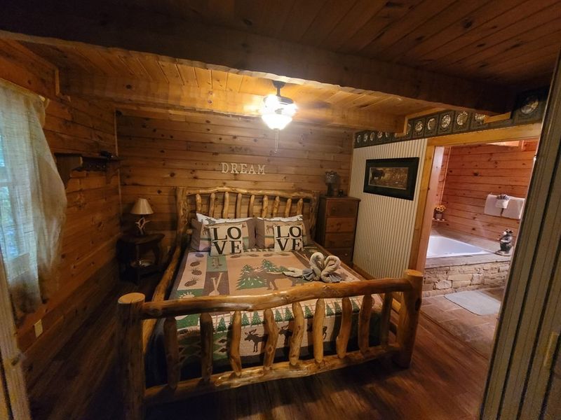 2329 Courtney Ln, Sevierville, TN 37876