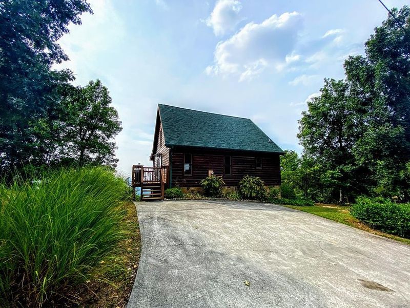 705 Shell Mountain Rd, Sevierville, TN 37876