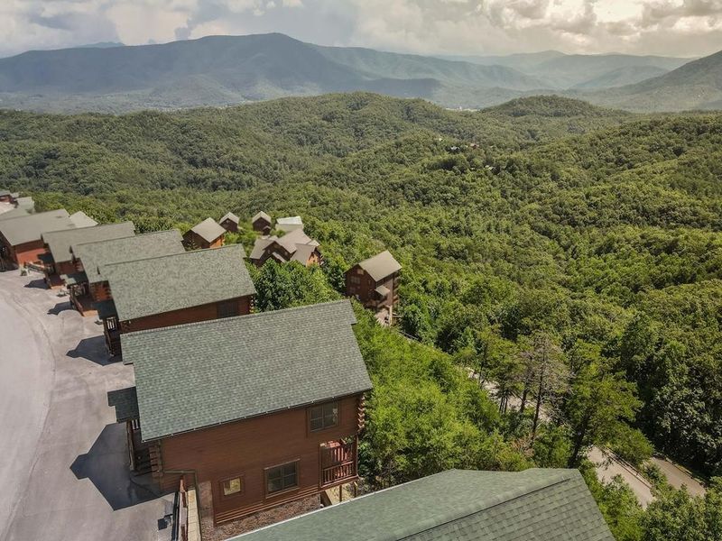 3117 Lakeview Lodge Dr, Sevierville, TN 37862
