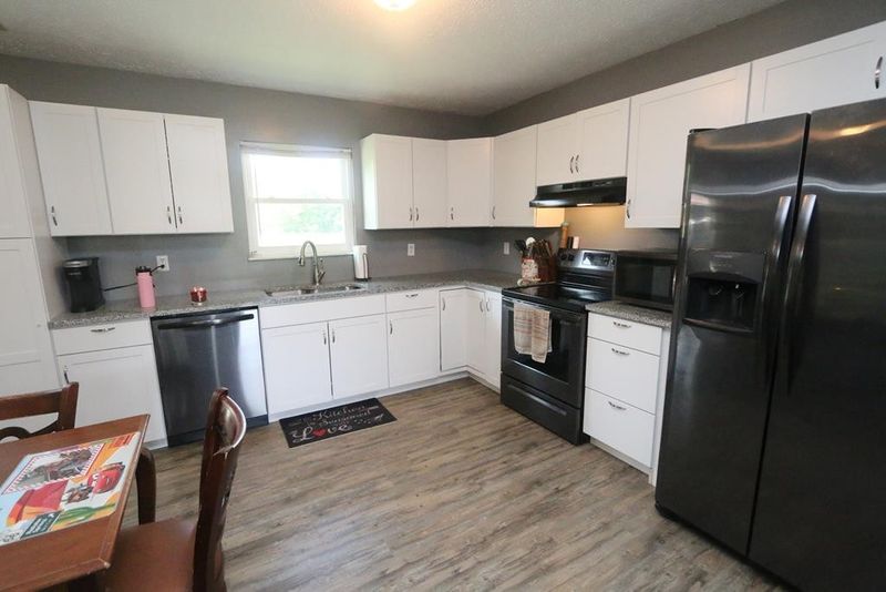 3334 Oma Lee Dr, Sevierville, TN 37876