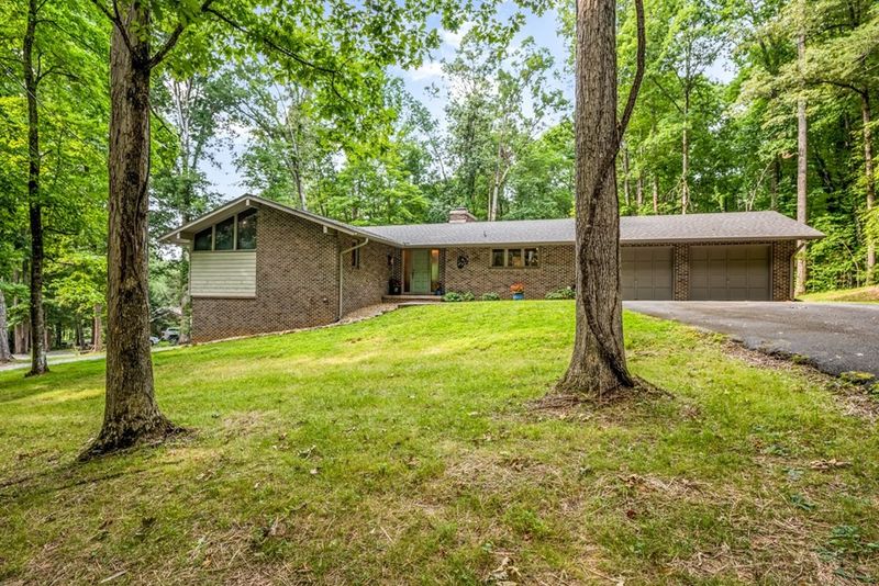 1679 White Oak Dr, Sevierville, TN 37862