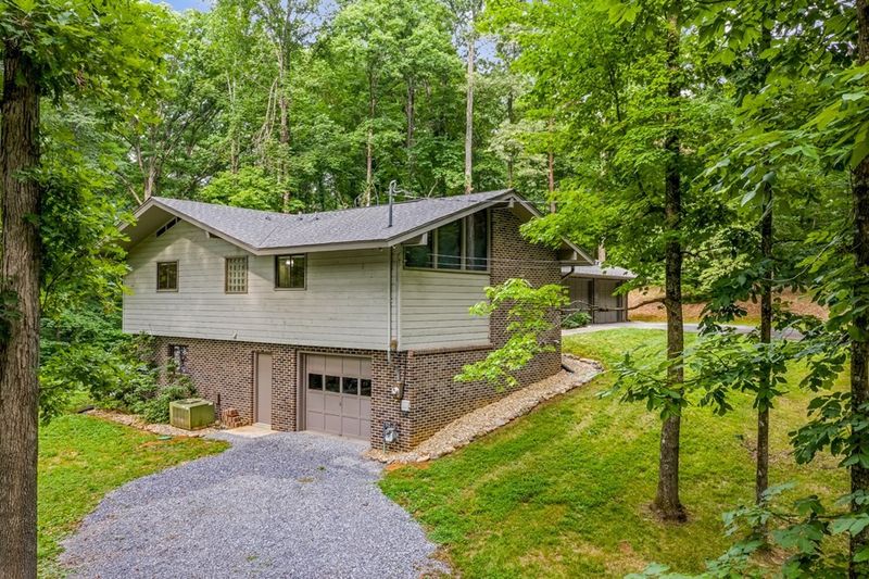 1679 White Oak Dr, Sevierville, TN 37862