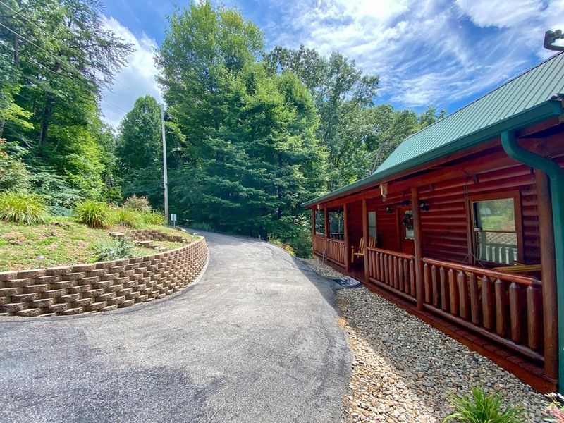 2153 Red Bud Rd, Sevierville, TN 37876