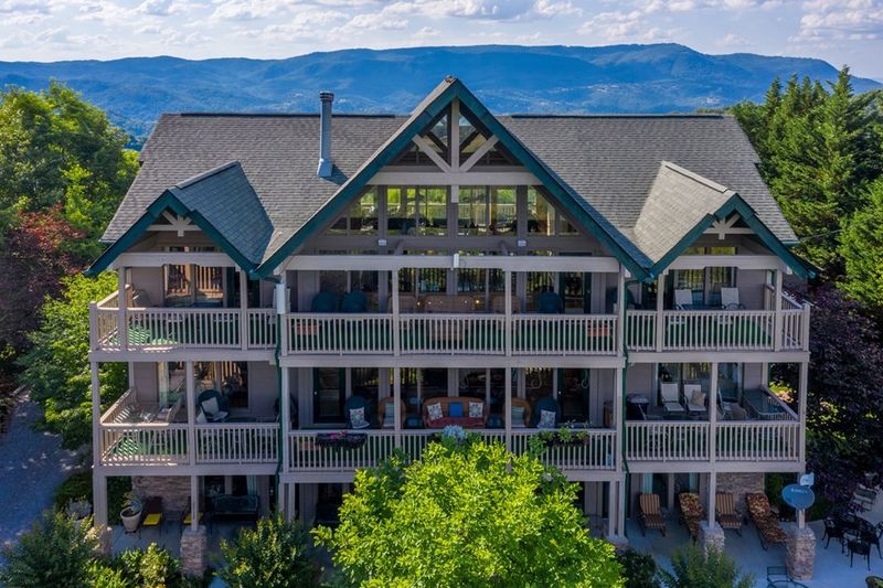 2712 Indigo Ln, Sevierville, TN 37862