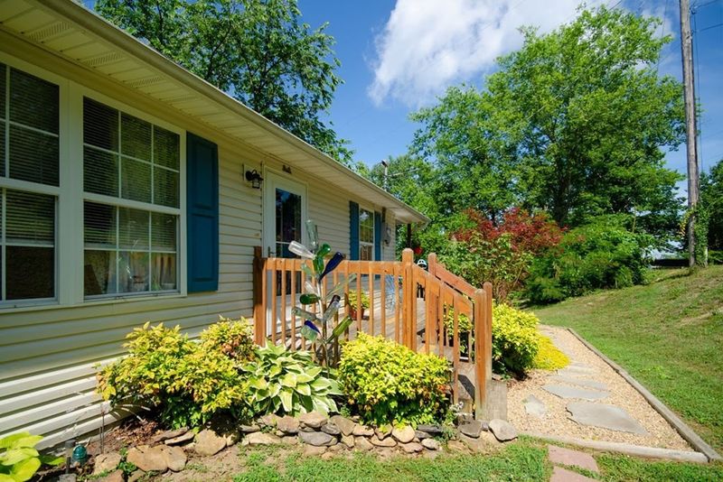 2020 Bluffside View Way, Sevierville, TN 37876