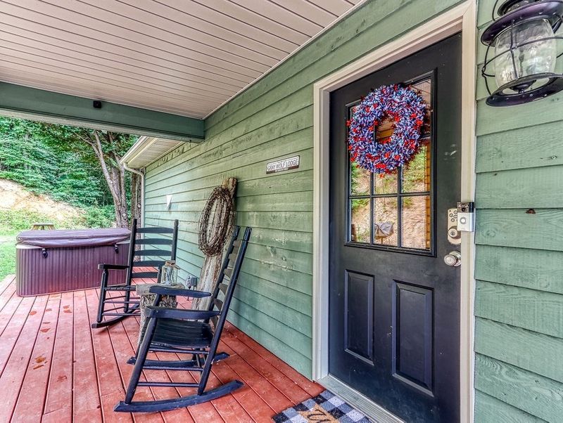 1011 Gray Wolf Dr, Sevierville, TN 37862