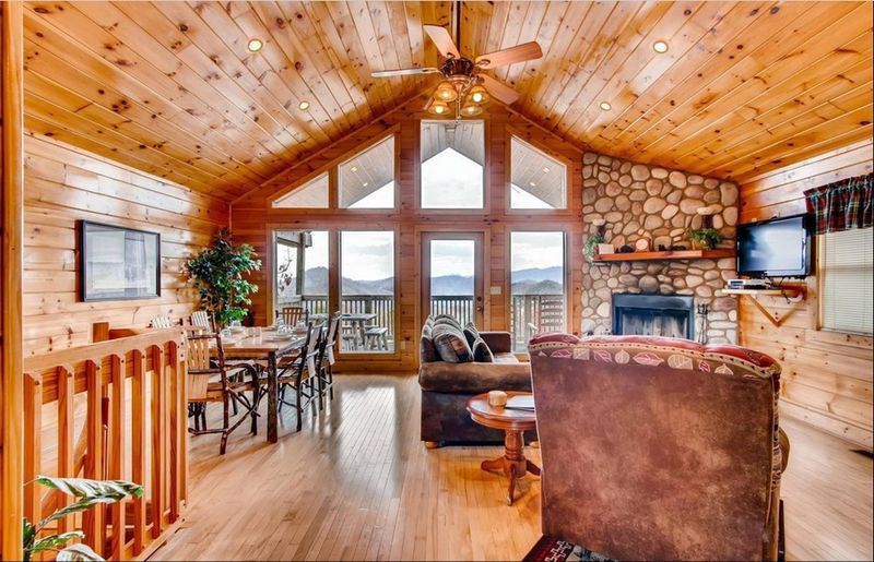 2549 Raccoon Hollow Way, Sevierville, TN 37862