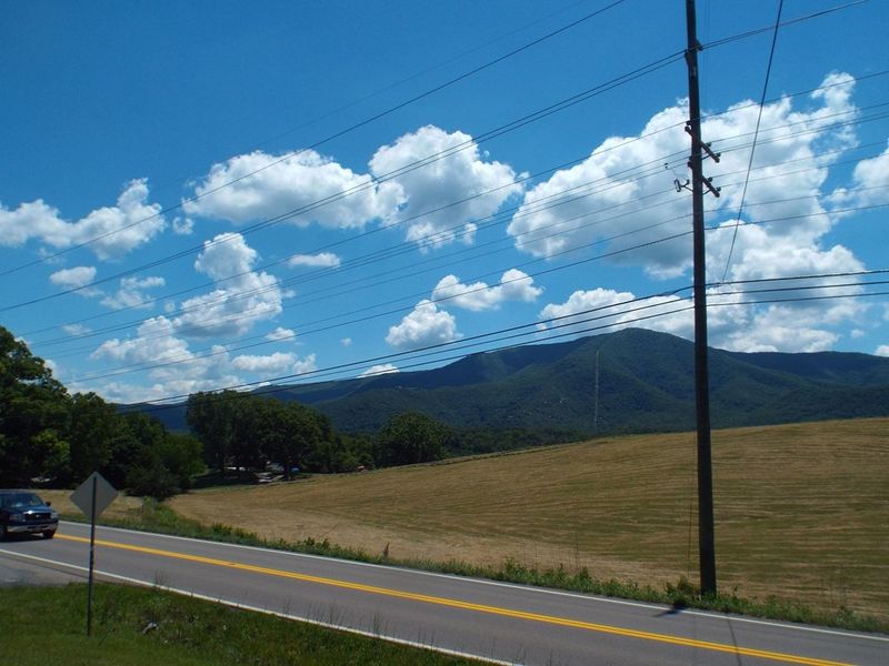 3524 Wears Valley Rd, Sevierville, TN 37876