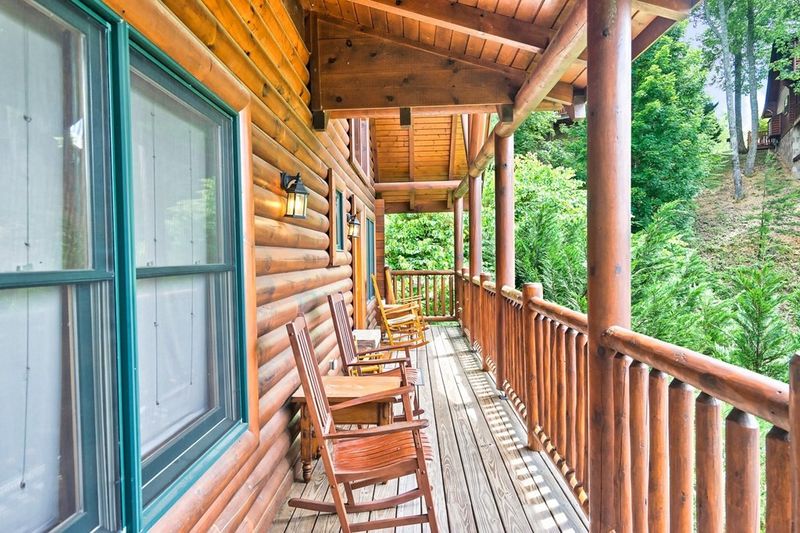 1680 Mountain Lodge Way, Sevierville, TN 37862