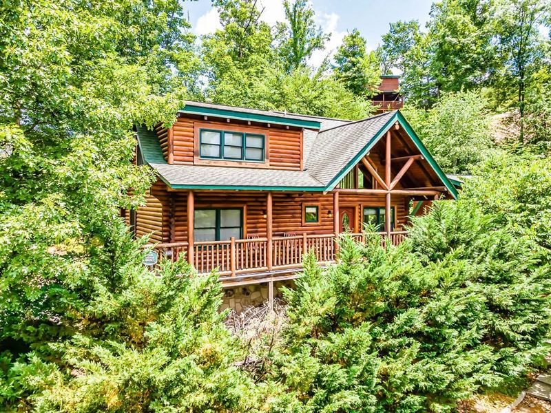 1680 Mountain Lodge Way, Sevierville, TN 37862