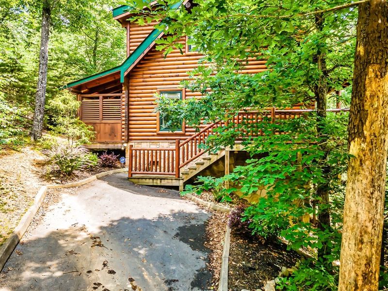 1680 Mountain Lodge Way, Sevierville, TN 37862