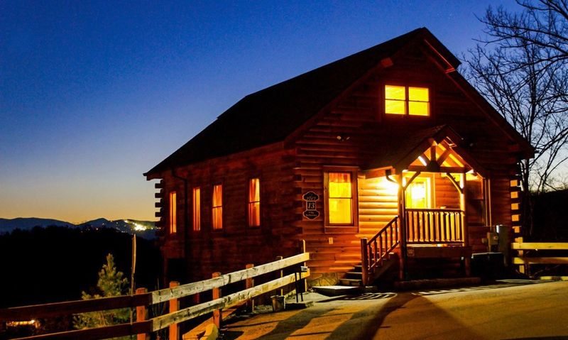 2707 Misty Blue Mountain Dr, Sevierville, TN 37876