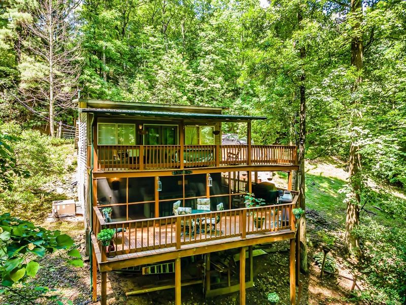 2590 Bluff Mountain Rd, Sevierville, TN 37876
