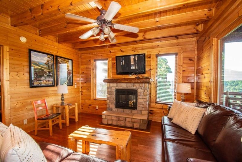 2836 White Oak Rg, Sevierville, TN 37862