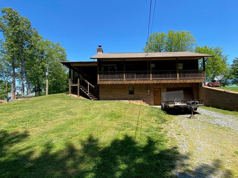 911 Holiday Ln, Sevierville, TN 37876