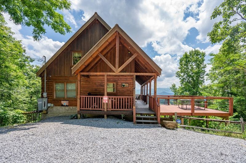 2021 Mccarter Dr, Sevierville, TN 37862