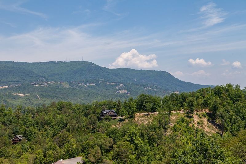 2530 Mountain Holly Way, Sevierville, TN 37862