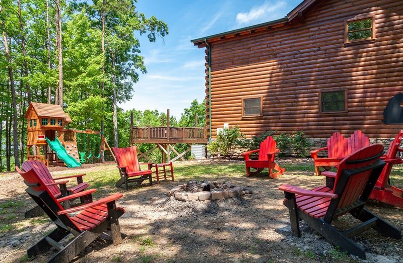 2530 Mountain Holly Way, Sevierville, TN 37862