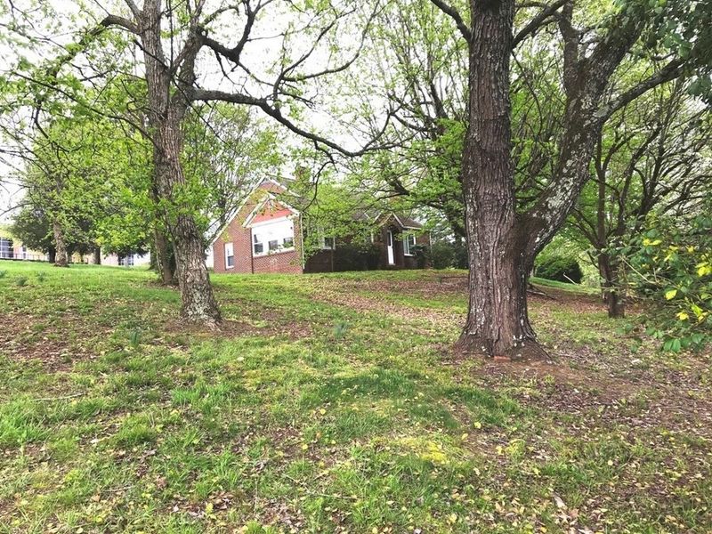 1240 Middle Creek Rd, Sevierville, TN 37862