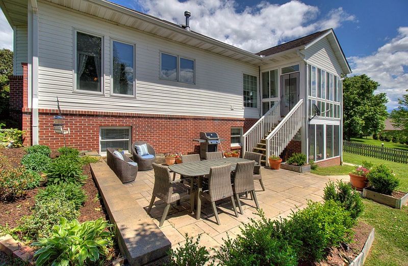 1273 Foxwood Dr, Sevierville, TN 37862