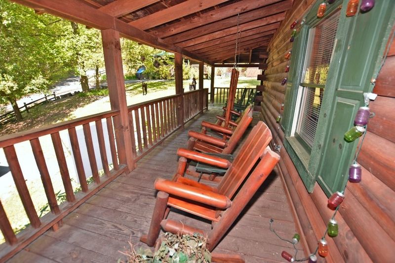 2044 Wicks Way #ALITTLEPARADISE, Sevierville, TN 37876