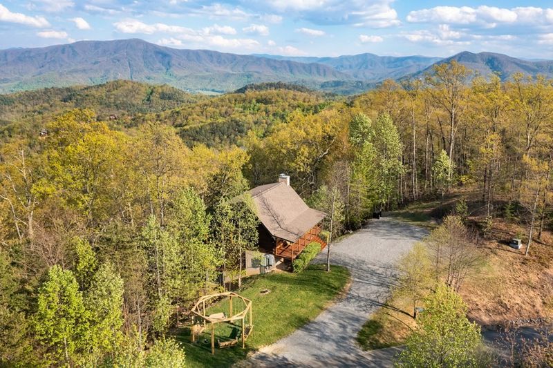 4510 Stackstone Rd, Sevierville, TN 37862